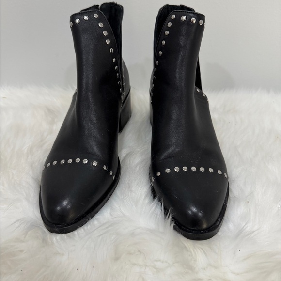 Steve Madden size 7 conspire Studded Black leather Ankle Boots - Picture 3 of 7